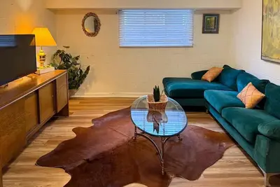 City Vibes + Nature Trails! Relax in our comfy 2br—perfect base for exploring Johnson City & beyond.