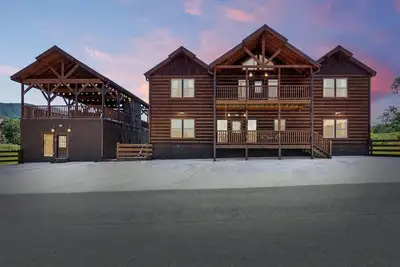 Image de (Sleeps 24) 8 King Bedroom Suites with Pool, Game Room, Covered Outdoor Living