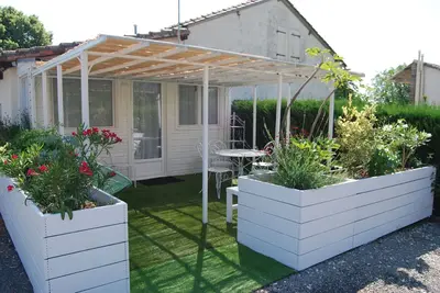 Image de Studio 'Ema Cottage' Terrasse privée, piscine chauffée & nature | Parfait pour 2