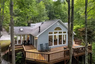 Image de Fontana Lake Frontage provides access to one of Nc most beautiful treasures.