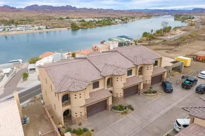 Image de Luxury River Villa, Game Room & Boat Garage