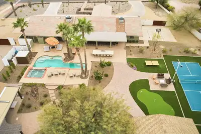 Image de Luxe Private Resort Compound | Heated Pool and Spa