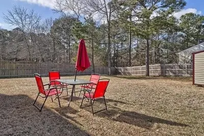 Image de Fall in love with this spacious, yet cozy home just minutes from Fort Jackson