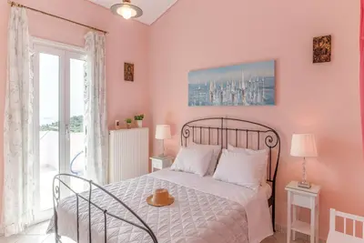 Image de Aliki's Top Floor Suite