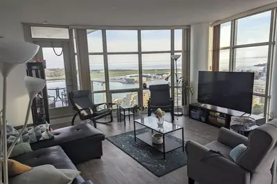 Image de Luxury Lakeview Corner Corner Condo