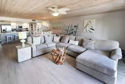 Image de Spacious Gulf-View Getaway at Shorewood – Steps to the Beach & Full Amenities