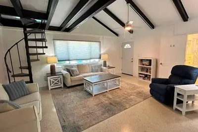 Image de Charming Coastal Retreat at Sanibel Shores-Walk to the Beach
