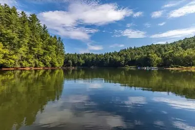 Image de Treehouse on the Lake! Direct Lakefront Home with Private Dock on Lake Glenville