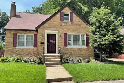 Image de Charming updated 2 Br/2ba+Den home close to Capitol & Medical Complex