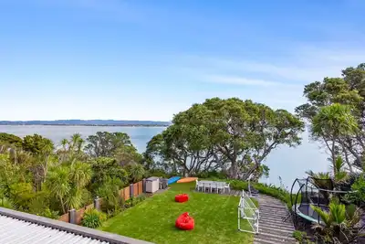 Image de Exceptional Beach Front Home w Spa Pool & Gym