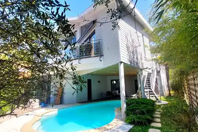 Villa d'architecte climatisée, avec piscine située quartier du parc de Royan