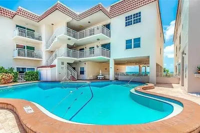 Image de Charming Beachfront 2-bedroom condo on Belleair Beach