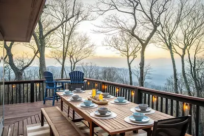 Image de Mountain Views, Hot Tub, Impeccable Design