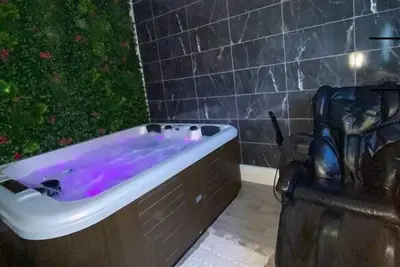Image de L'inattendu Love Room avec Jacuzzi