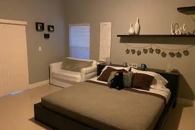 Image de Spacious Studio with King Bed Private entrance in pleasant Pembroke Pines