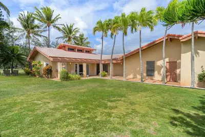 Image de Serene Sandy Beach Golf Course Home