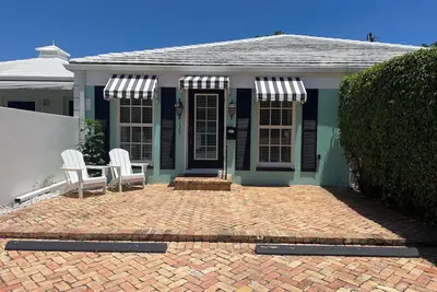 Image de Large 2bdr+office+den in Ideal Location! Short walk to beach And Atlantic Ave