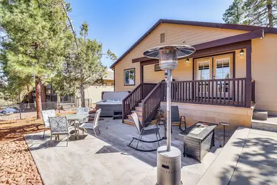 Image de 4 Mi to Lake: Show Low Home w/ Hot Tub
