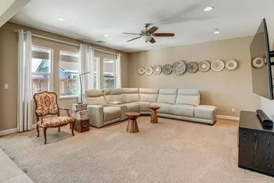 Image de Family Home w/ Patio & Fenced Yard in Brentwood