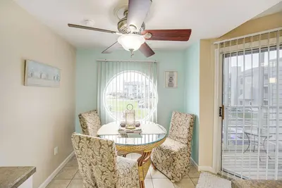 Image de 1 Mi to Ferry: Port Clinton Condo w/ Beach View!
