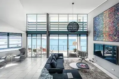 Image de Absolute waterfront 3 Bed 3 Bath Executive Deluxe Penthouse