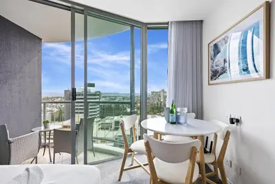 Image de Modern Interconnecting 2 Bedroom Apartment - QStay