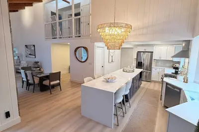 Image de Renovated 4-bedroom 3. 5 bath house w/ Jeep Wrangler