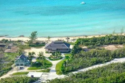 Image de Sunset Beachfront Estate w/moorings