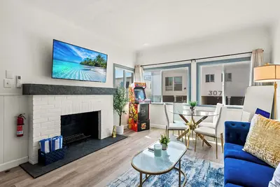 Image de 2br Luxury Getaway 3 Mins to the Beach + Ocean Views