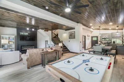 Image de Bear Tracks Bungalow-Hot Tub with views and Bear sightings!