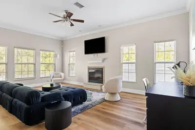 Image de Luxury House Walking Distance to Ocean - Sleeps 12