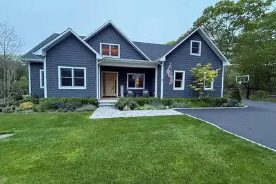 Image de Hampton Bays Summer Retreat.