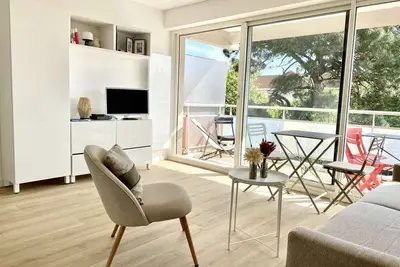 Image de Studio cabine rénové avec vue sur le bassin – Quartier Notre-Dame, Joigny