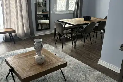 Image de Spacious Home in Niagara - Sleeps up to 10 guests, 10 mins to the Falls