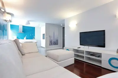 Image de Modern apartment with city and sea view