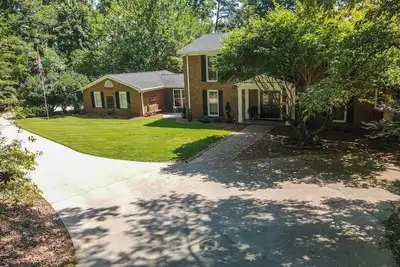 Image de Spacious 5-bedroom Lake Lanier home with Boathouse, WiFi & Whole House Generator