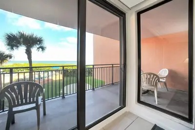 Image de Beachfront Condo w/ Pool & Balcony in Fl