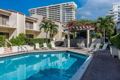 Image de Spacious Beach Rental w/ Atrium & Balcony