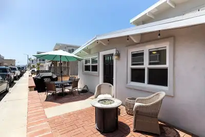 Image de 5 Bed 4 Bath Duplex Home - Steps from the Beach