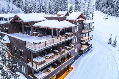 Image de New! Luxury Penthouse with Ski-In/Ski-Out Access, Private Hot Tub & Sauna!