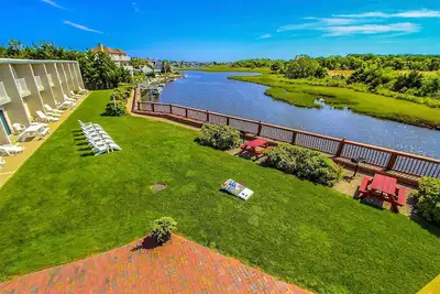 Image de 2br Condo w/ River Views & Pool Access