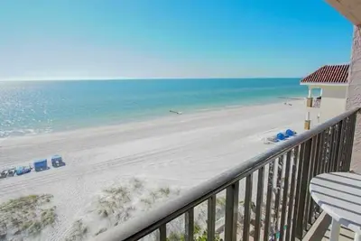 Image de Oceanfront Loft w/ 2 Baths in Madeira Beach