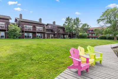 Image de Point Condos 2br w/ Lake Views & Fireplace