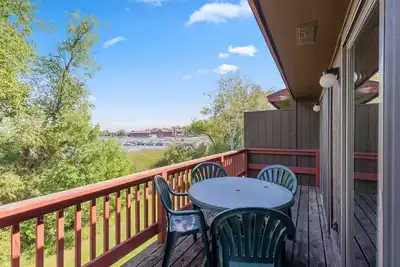 Image de Marina Bay 2br Condo w/ Garage and Lake Views