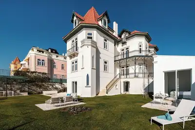 Oceanfront Luxury Villa in Estoril with Pool