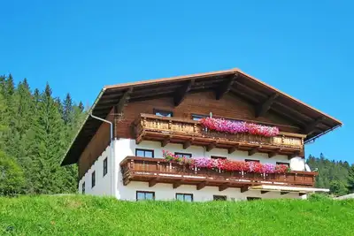 Image de Appartement dans une maison de vacances avec Wifi, patio, animaux admis, vue panoramique, parking