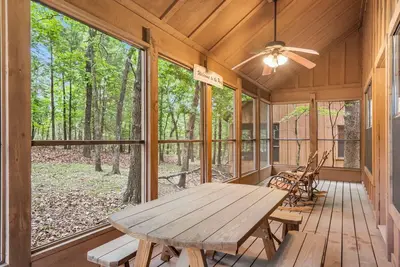 Image de Relax in the Ozarks | 2br Cabin w/ Seasonal Pool & Hot Tub