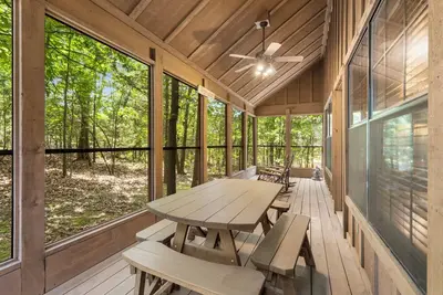 Image de 2br Dog Friendly Cabin | Pools + Hot Tubs + Family Comfort
