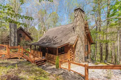 Image de Call of the Wild/2 Side-By-Side Cabins/Sleeps 25/Hot Tubs/Fire Pits/Pool Table