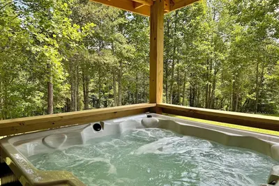 Image de Eagle's Nest • Jacuzzi • Pet Friendly • Mtn Views